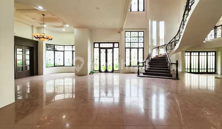For Sale Luxury Villa on the Edge of Medan Polonia Road, Strategic Location For Sale Luxury Villa on the Edge of Medan Polonia Road, Strategic Location