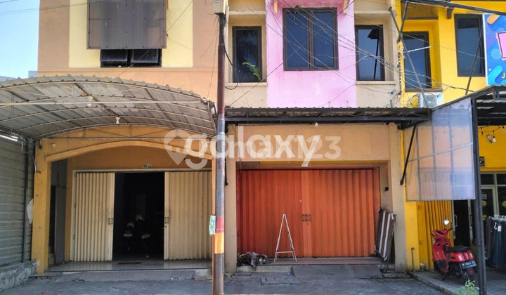2.5-Storey Shop House on Jl Kalimantan GKB Gresik, Strategic Location