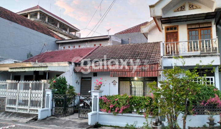 Two adjacent hook lots house in Gresik Kota Baru near Gress Mall.