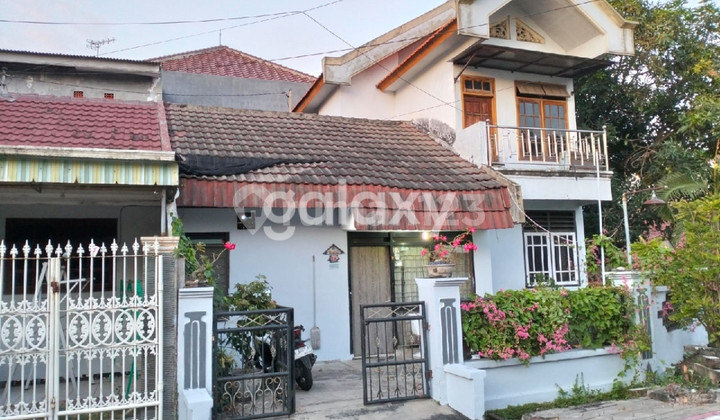 Two adjacent hook lots house in Gresik Kota Baru near Gress Mall.