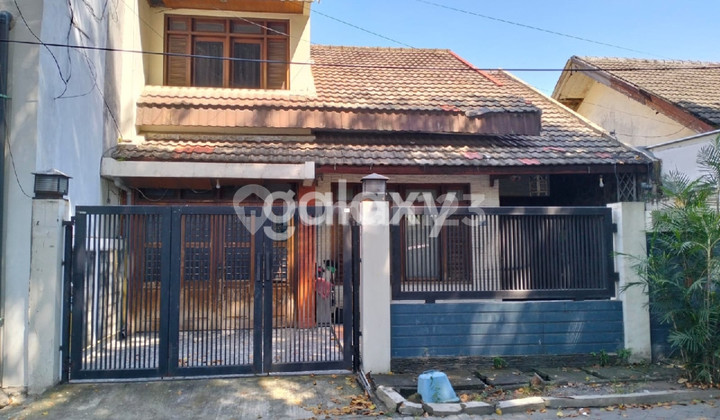 Randuagung Gresik City housing estate house facing the main road.