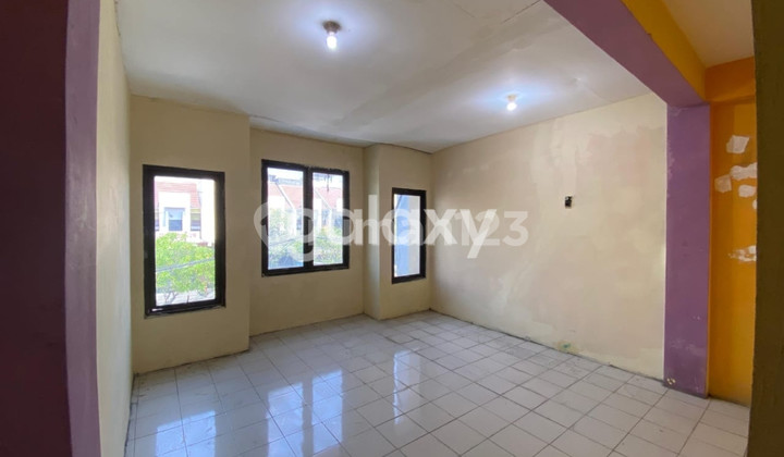 2.5-Storey Shop House on Jl Kalimantan GKB Gresik, Strategic Location