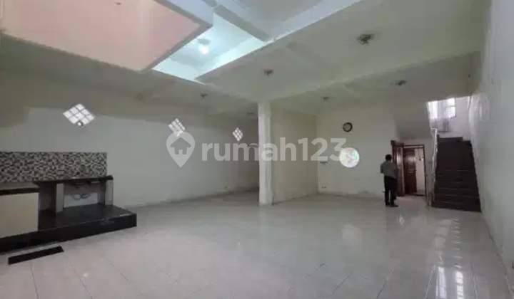 In a Ready-to-Live House Rental in Central Cimahi