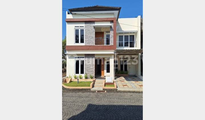 Rumah 2 Lantai Mewah Dekat Jalan Palagan – Sleman, Jogja