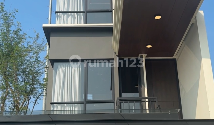 Rumah 3 Lantai Paling Murah Dan Modern. Lokasi Nempel Gading Serpong