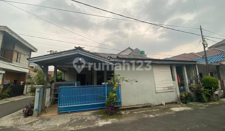 For Sale 2 Houses Hook Position Near Supermall Karawaci Tangerang Strategic Location