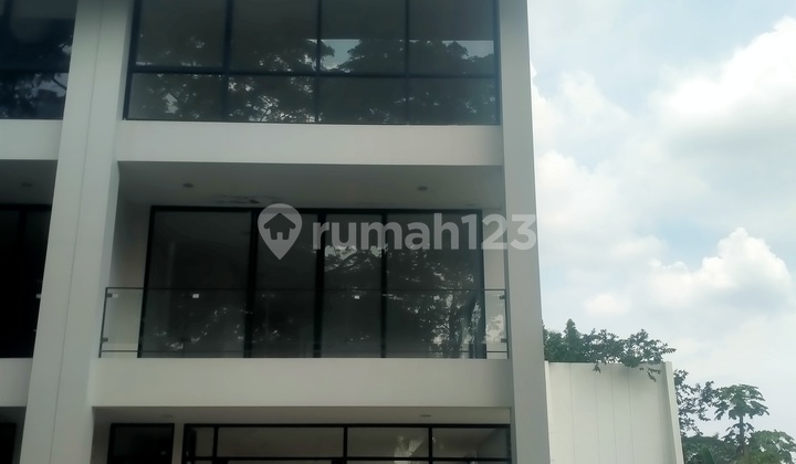 Ruko 3 Lantai Siap Pakai Siap Huni Lokasi Premium Lippo Central Karawaci Tangerang
