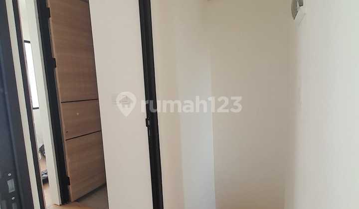 Over Credit for Houses Near Karawaci Toll Exit Tangerang Strategic Location 2