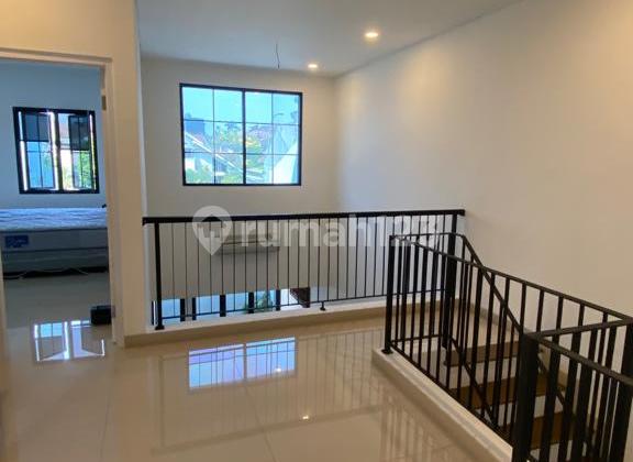 Rumah Modern Classic Full Furnished Siap Huni di BSD Giri Loka Tangerang 2