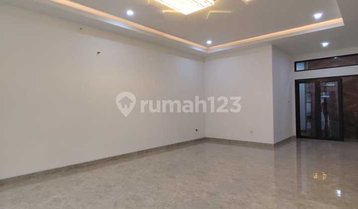 For Quick Sale: House in BSD Nusaloka Area, Large Row 2
