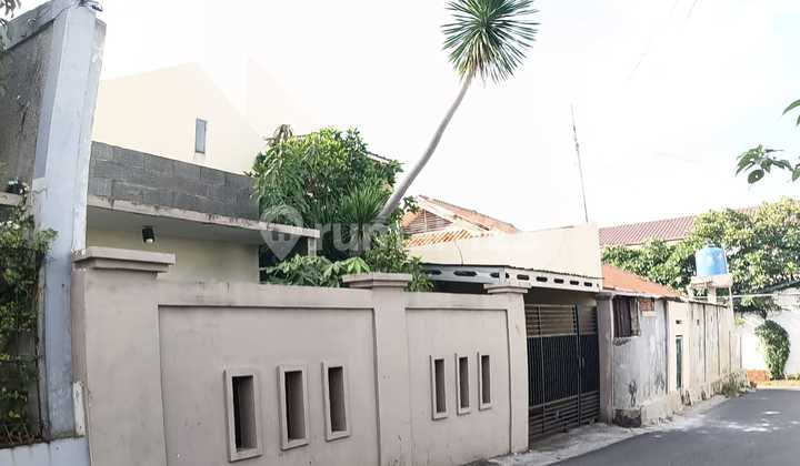 Rumah Jalan 1 Mobil di Jl H.jaya di Cilandak Barat