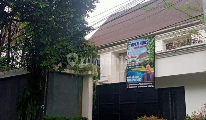 Rumah Bergaya American Classic Di Kemang.