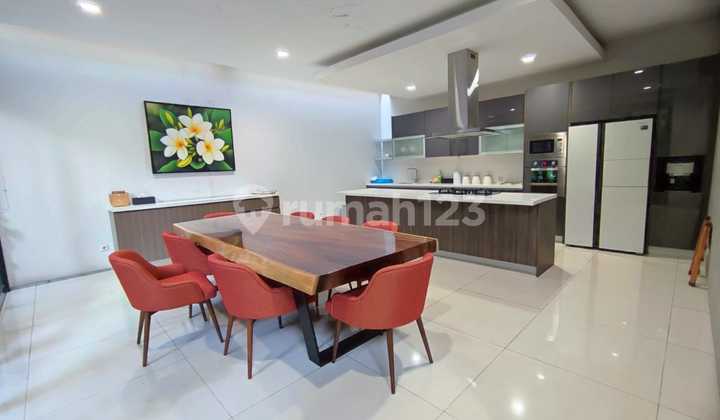 Modern Minimalist House in Sutami Sayap Setrasari 2
