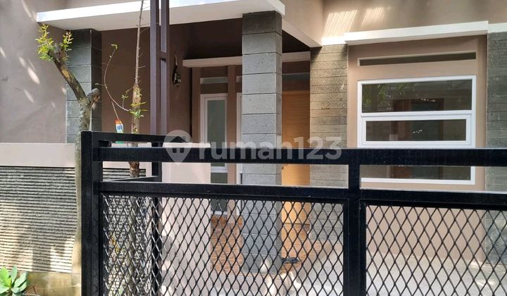 Dijual Rumah Minimalis Daerah Taman Kopo-baru Di Renovasi Siap Huni