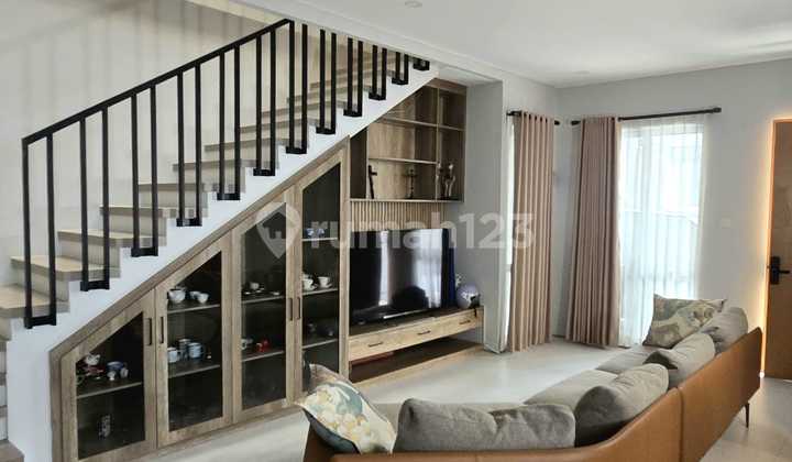 Disewakan Rumah Minimalis Modern Di Setraduta Residence Disewakan Rumah Minimalis Modern Di Setraduta Residence