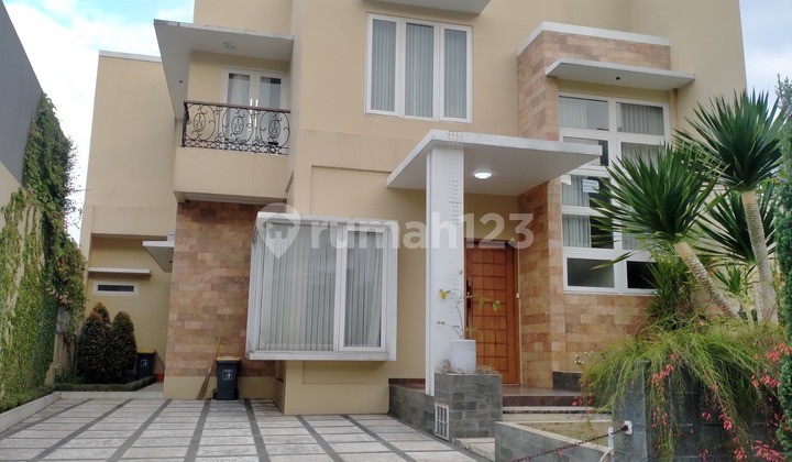 Rumah Nyaman dan Asri Terawat Full Furnish Siap Huni -Cigadung