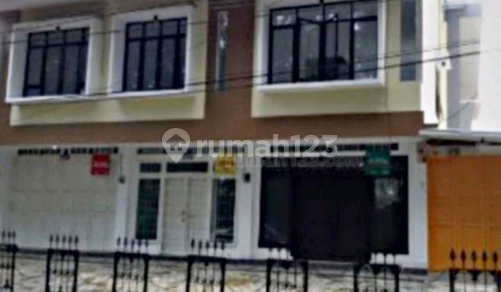 For sale: 3 Shop Houses in Bkr-Pasirluyu Barat Area 1