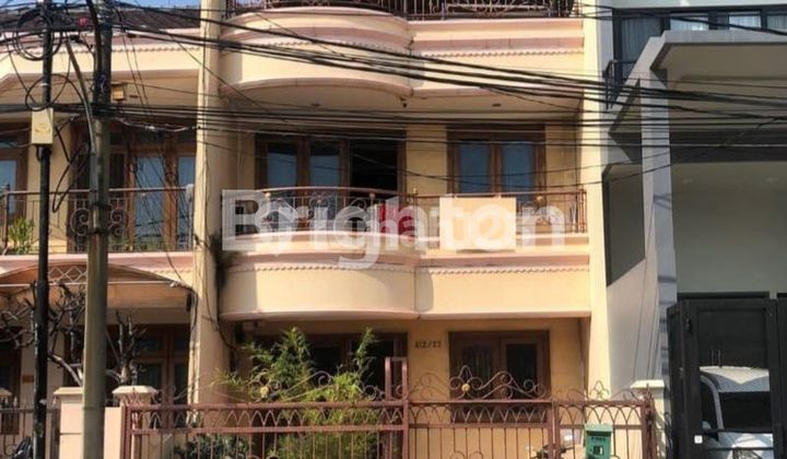 RUMAH BAGUS 3 LANTAI GREEN GARDEN 1