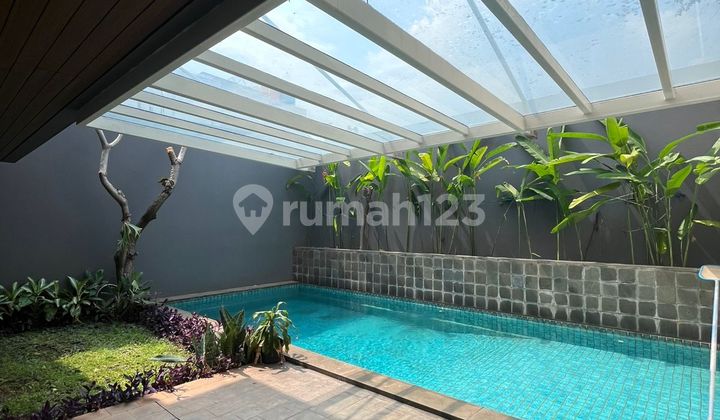 HOUSE OF KEBAYORAN BARU SENOPATI 3 STOREY WITH ROOFTOP 