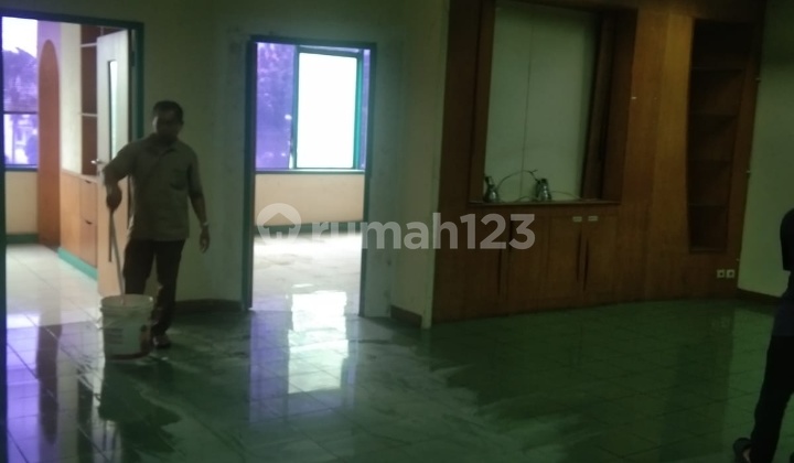 5 Floors of Shophouse for Rent 2