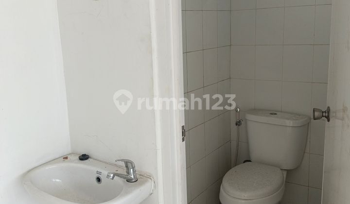 Warehouse + 3.5 Story Office for Rent in Duta Indah Sentoha