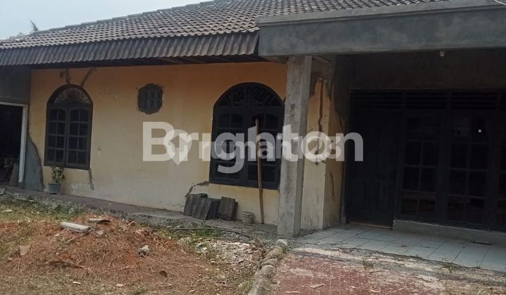 DI JUAL CEPAT RUMAH TUA SETENGAH RENOV DI KOMPLEK MERPATI , PEGADUNGAN JAKARTA BARAT 2