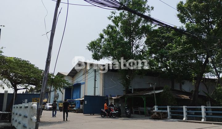 GUDANG DI JURUMUDI AKSES JALAN RAYA BESAR MUAT 40F KONTAINER