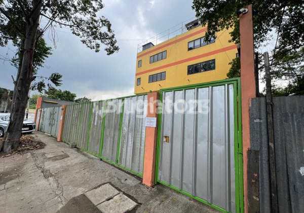 For Rent: Shop House by the Road with Freight Elevator in Batu Ceper, Tangerang 2