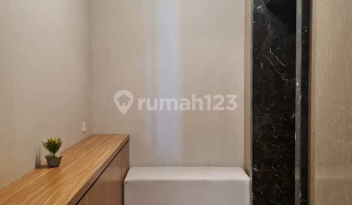 Dijual Cepat Apartemen Residence 8 Furnished 3 Kamar Tidur  2