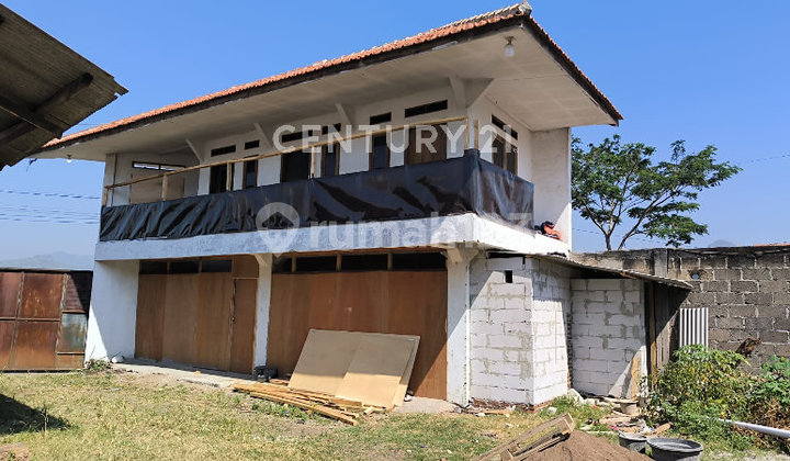 068- GD DI MAHMUD NEAR TOLL ROAD WIDE CONCRETE ROAD CAN CONTAINER.