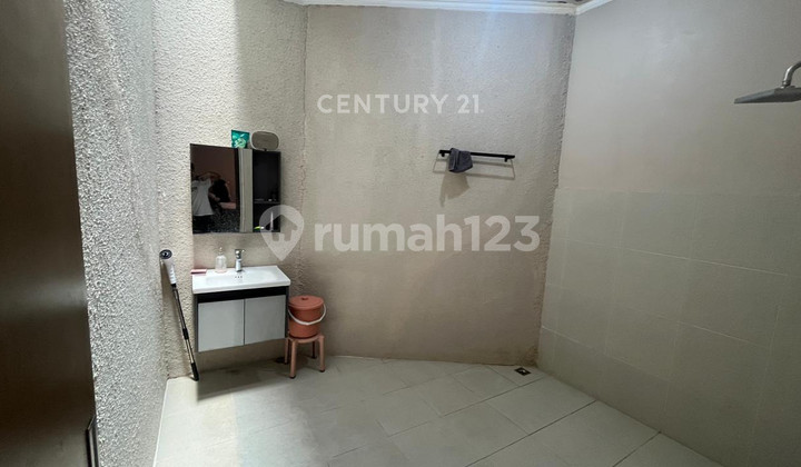 Selling a Well-Maintained Strategic Residence in Batu Mulia, Bandung 2