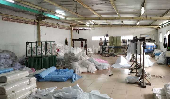 Pabrik Tenun Bu dengan Mesin Majalaya Pabrik Masih Berjalan .