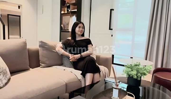 Rumah Mewah 2 Lantai Type Coloni di Daerah Lippo Cikarang