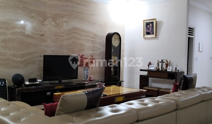 Rumah Manyar Permai Rapi & Nyaman Full Furnshed Rumah Manyar Permai Rapi & Nyaman Full Furnshed