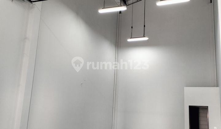 For Sale Bizpark Pik2 Warehouse, Container Access, New & Nice Unit