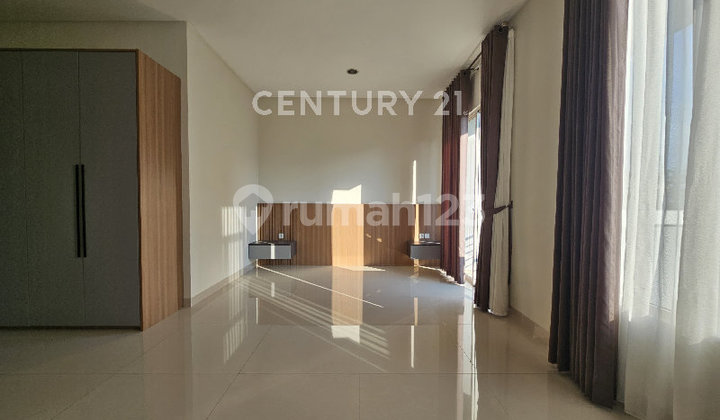Rumah  2  Lantai Crown Golf 8x24 Semifurnished   2