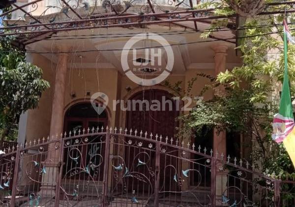 Rumah dan Gudang di Jalan Sunan Kalijaga 1