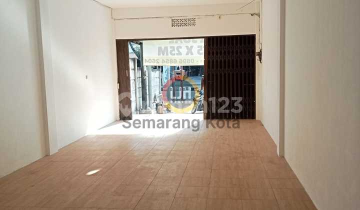 Nice shophouse on Supriyadi Street.