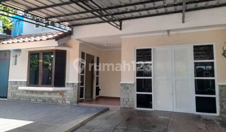 Disewa Rumah Mewah Siap Huni. Strategis. Bebas Banjir Disewa Rumah Mewah Siap Huni. Strategis. Bebas Banjir