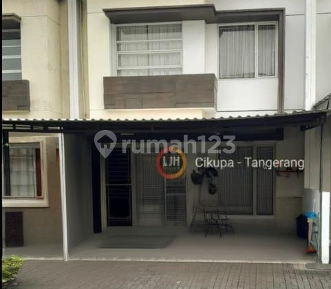 Rumah Mewah Siap Huni. Strategis. Bebas Banjir Rumah Mewah Siap Huni. Strategis. Bebas Banjir