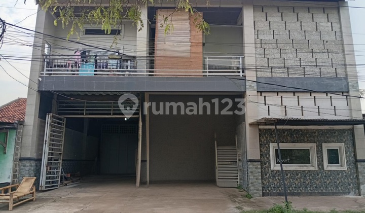For Sale: 3 Shophouses and 8 Rental Units, Strategic Location, Flood-Free