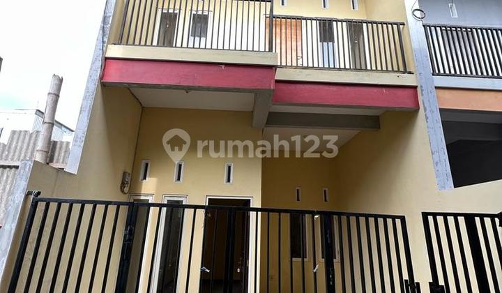 Rumah 2 Lantai Lokasi Sangat Strategis di Surabaya
