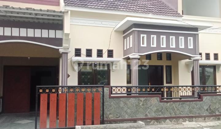 Rumah Pusat Kota Sidoarjo Selangkah ke Lippo Plaza Rumah Pusat Kota Sidoarjo Selangkah ke Lippo Plaza