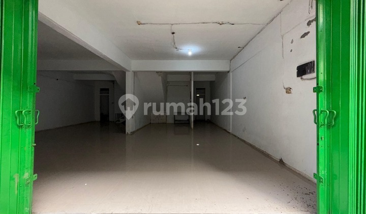 3-Story Shophouse with KPR Support, Strategic Location in the Center of Surabaya City 2