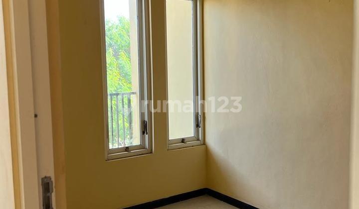 Rumah 2 Lantai Lokasi Sangat Strategis di Surabaya 2