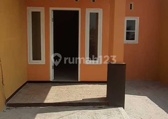 House by the Road Suitable for Business Near Citraland Driyorejo