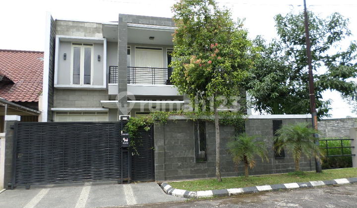 Rumah 2 Lantai Cluster Batununggal