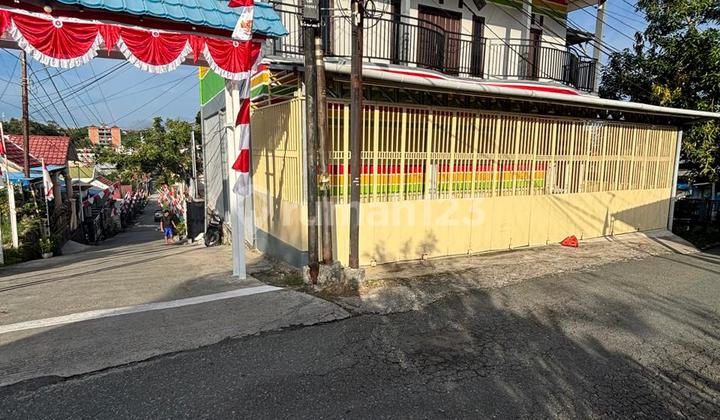 2 Adjoined Shophouses at a Beautiful Corner Position and a Residential House at Perusda. 2 Adjoined Shophouses at a Beautiful Corner Position and a Residential House at Perusda.