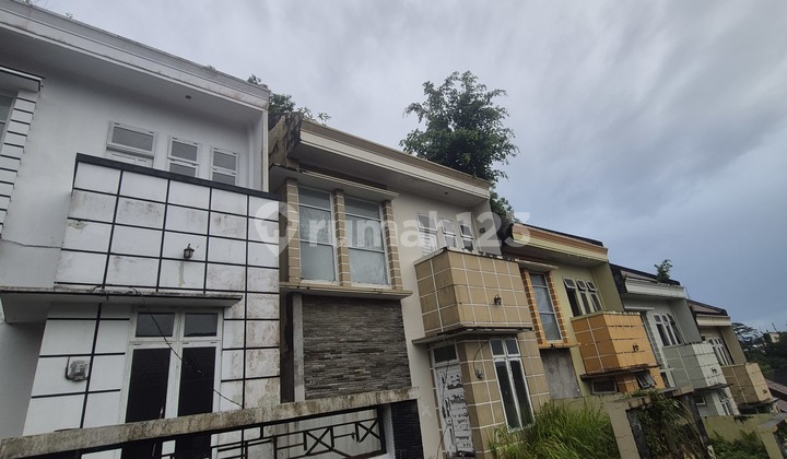 Second Hand House Jumbo Size 2-Story Building Location Villa Damai 2