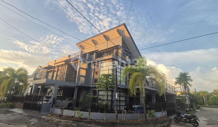 Rumah Mewah Posisi Sudut Bdi Full Furnished Pusat Kota Balikpapan